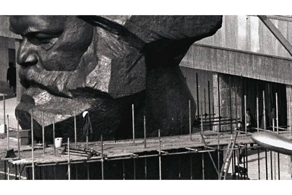 Nach dem Fall der Berliner Mauer und dem Zusammenbruch des Ostblocks hielt man Marx für erledigt. Aber spätestens mit dem drohenden Banken-Kollaps von 2008 erlebte der deutsche Philosoph eine unerwartete Renaissance.