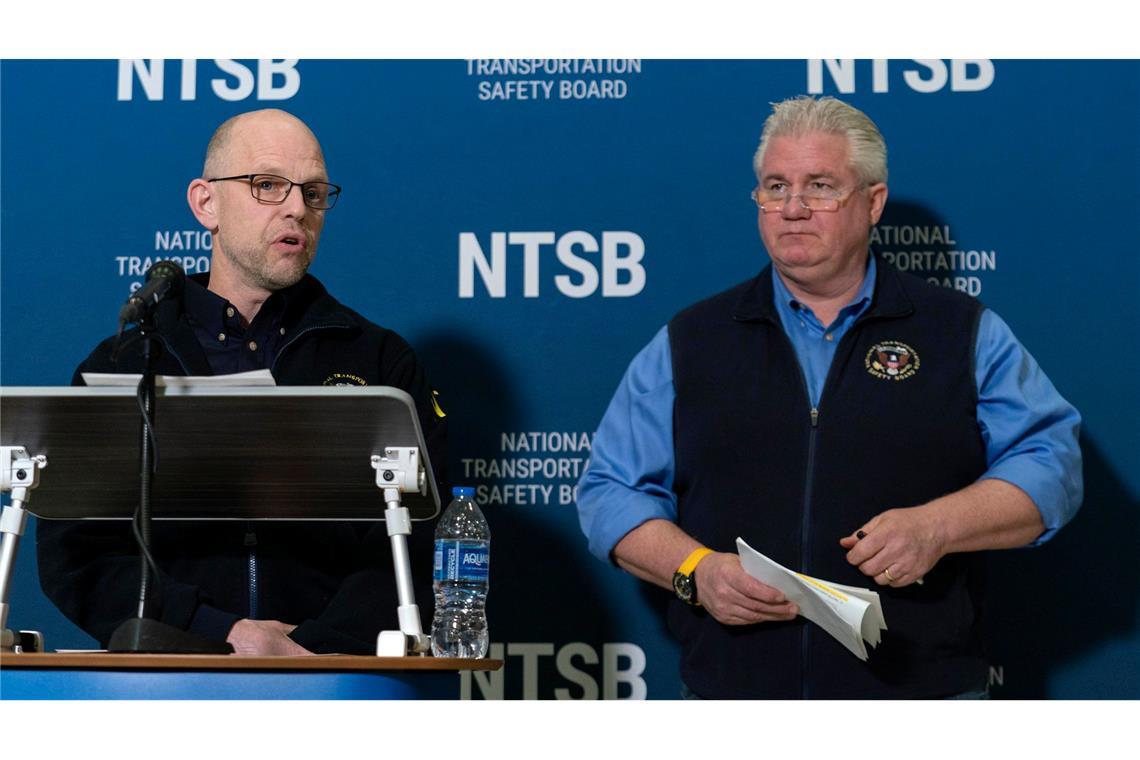 Nach Unglück in Washington: Hinweis zu Flughöhen Nach dem Flugzeugunglück in Washington gehen Ermittler der Behörde NTSB widersprüchlichen Angaben zur Flughöhe der beteiligten Maschinen nach.