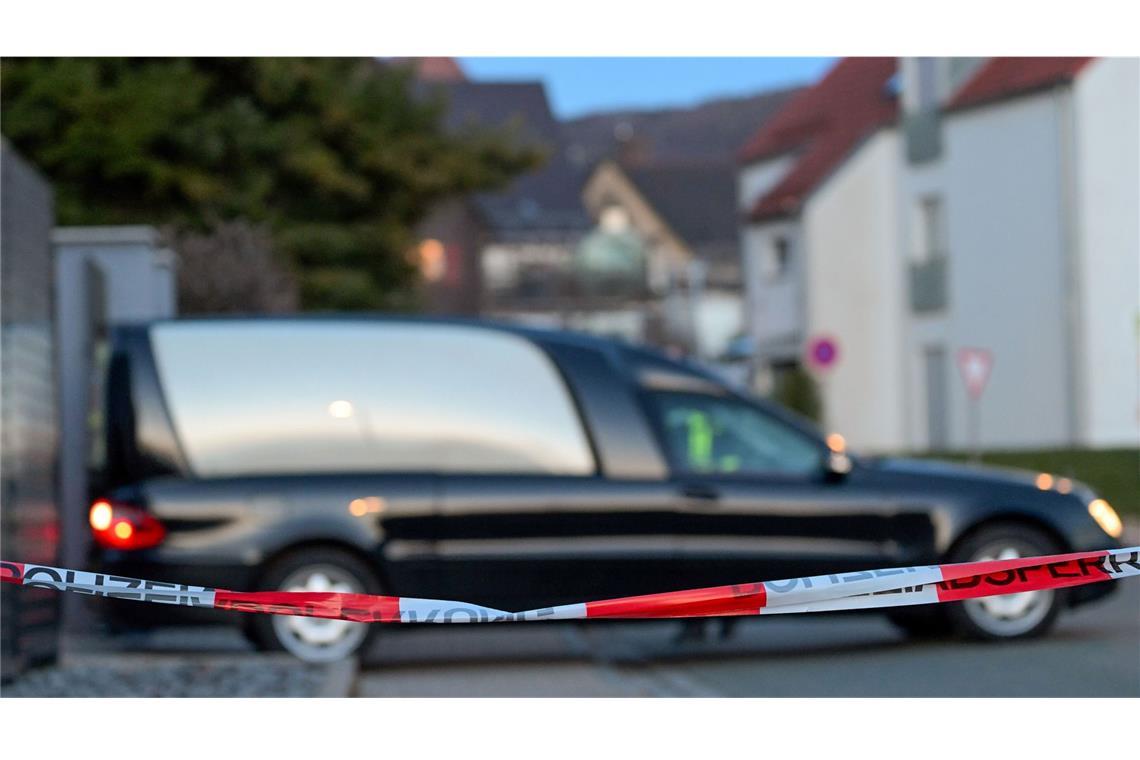 Nach dem Fund von drei Leichen in Pommelsbrunn bei Nürnberg sollen diese im Laufe der Woche obduziert werden (Archivbild).