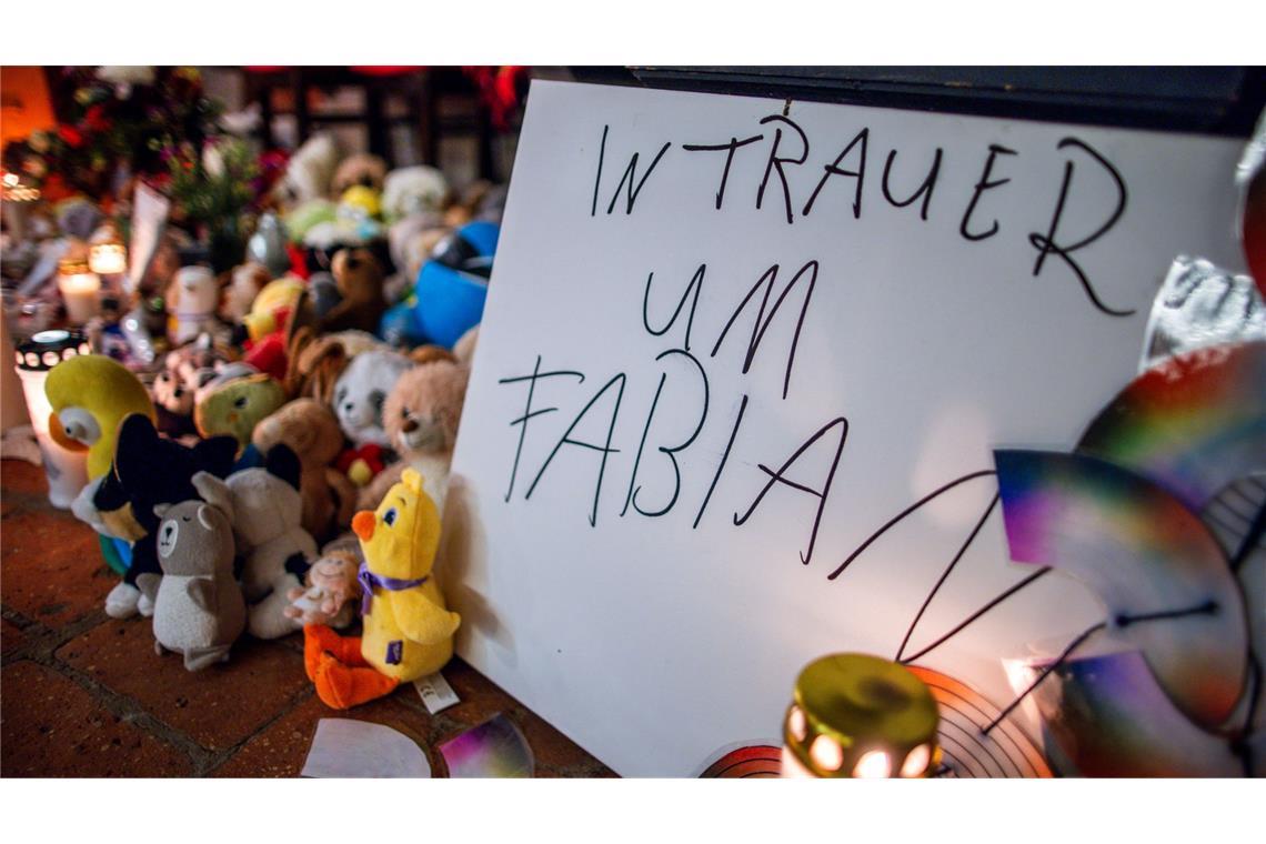 Nach dem gewaltsamen Tod des achtjährigen Fabian aus Güstrow war die Bestürzung weit über Mecklenburg-Vorpommern hinaus groß. (Symbolbild)