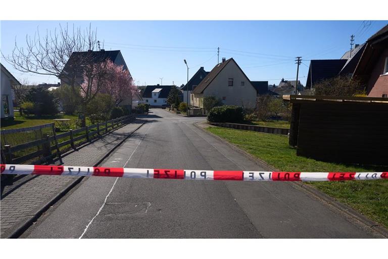 Nach dem Gewaltverbrechen in Weitefeld in Westerwald hat die Polizei den mutmaßlichen Täter identifiziert.