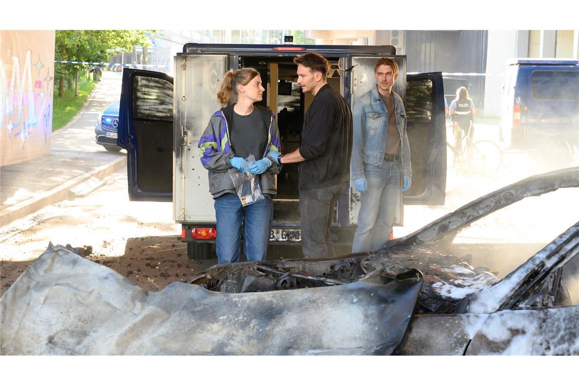 "Das Ende der Nacht": Spannung pur im Saarbrücken-"Tatort" Nach dem nächtlichen Überfall auf einen Geldtransporter am Tatort (l-r): Hauptkommissarin Pia Heinrich (Ines Marie Westernströer), Hauptkommissar Leo Hölzer (Vladimir Burlakov) und Hauptkommissar Adam Schürk (Daniel Sträßer)