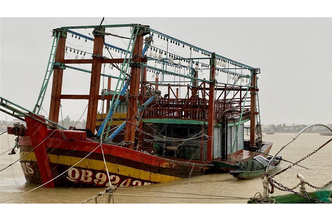 Nach Philippinen jetzt Vietnam: Tote bei Sturm "Bualoi" Nach dem Sturm werden auch mehrere Fischer auf dem Meer vermisst.