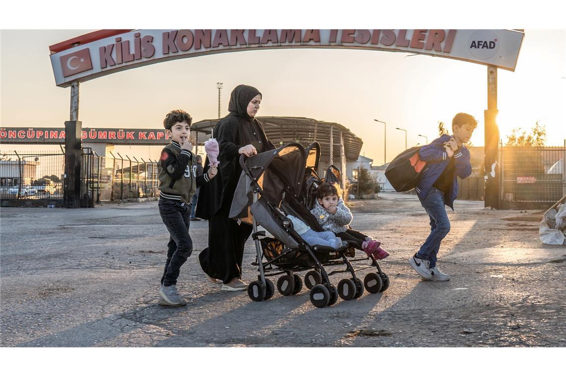 Rückkehr nach Syrien? Druck auf Flüchtlinge in Türkei wächst Nach dem Sturz Assads haben syrische Flüchtlinge in der Türkei ihre Reise in die Heimat begonnen.