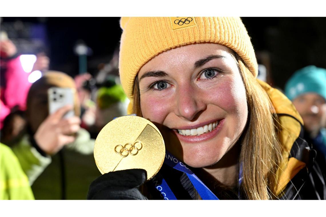 Nach dem Sturz-Drama in Peking kann Julia Taubitz mit Olympia-Gold wieder lachen.