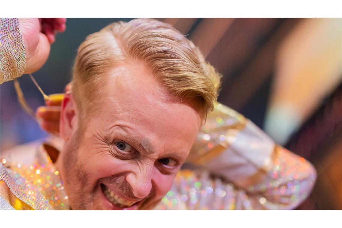 Nach dem Tanz wurde Ross Antony erfolgreich behandelt - ein Pflaster verdeckte die Wunde.