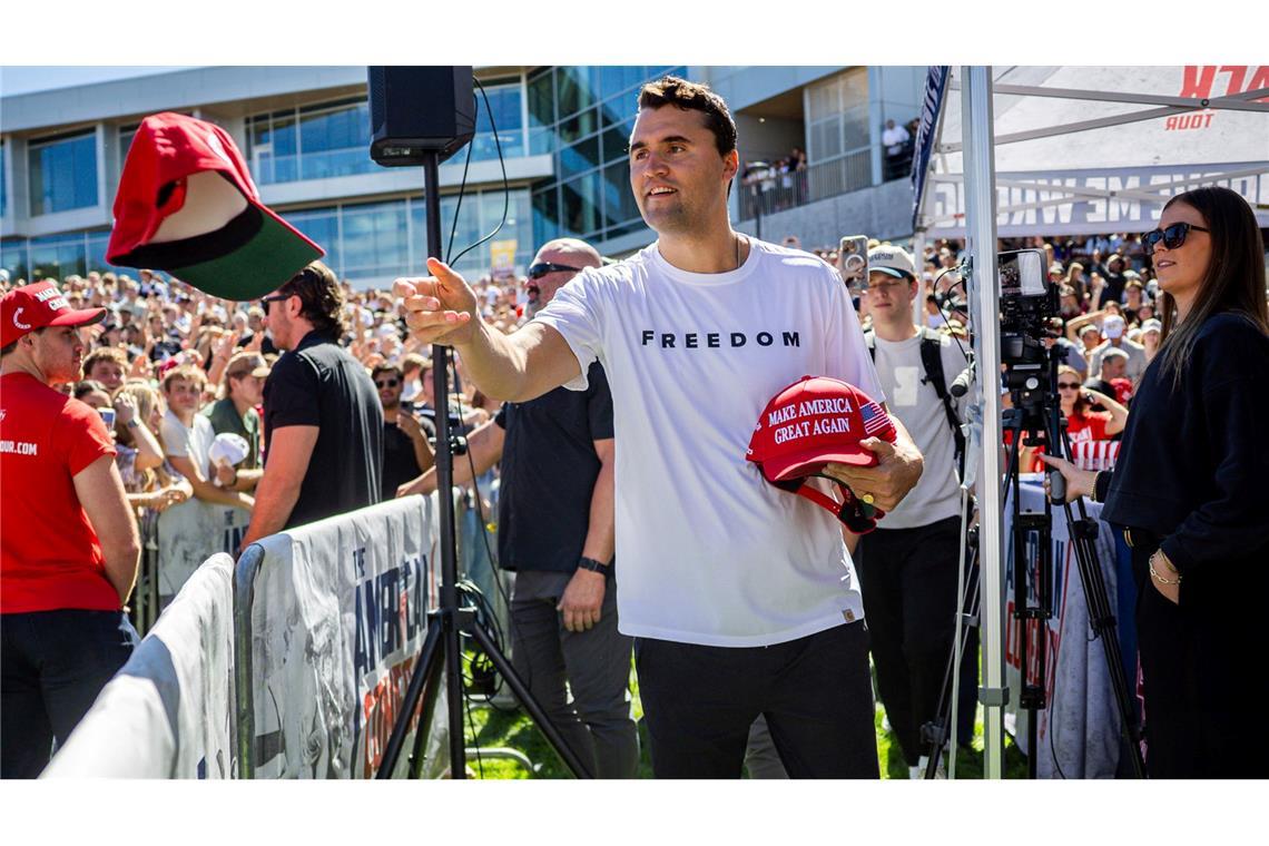 Nach dem Tod des rechten US-Aktivisten Charlie Kirk wurde der Tatverdächtige wegen Mordes angeklagt. (Archivbild)