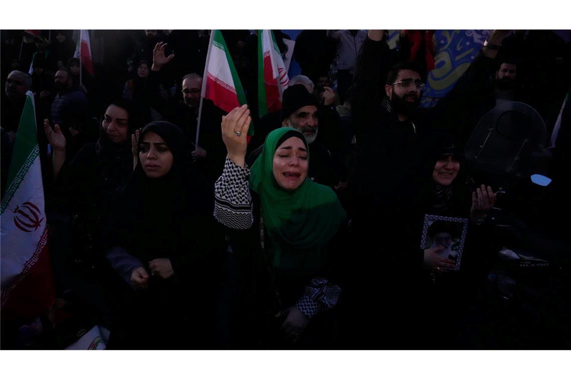 Nach dem Tod des Religionsführers Ajatollah Ali Chamenei sind die Gefühle der Menschen im Iran gespalten.