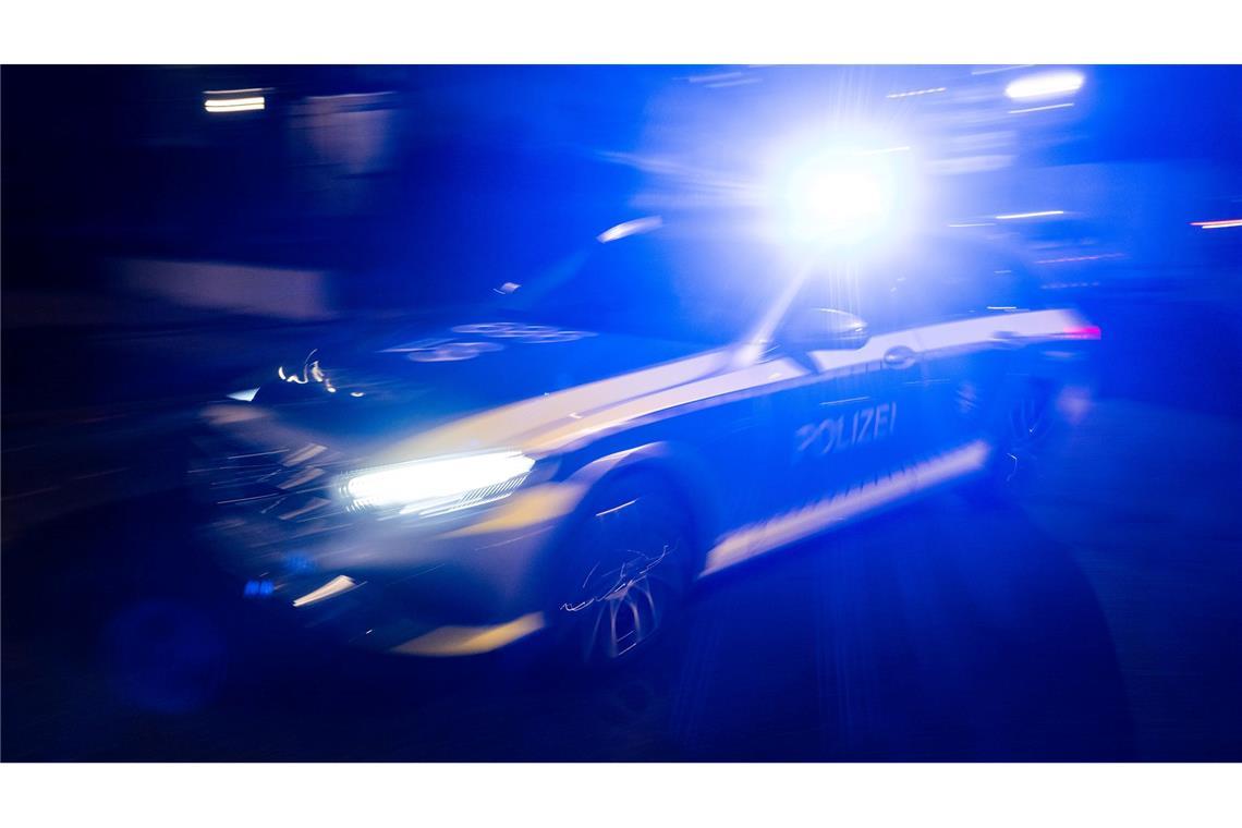 "Grausames Verbrechen": Französin in Hinterhof getötet Nach dem Tod einer 37-Jährigen in Offenburg fahndet die Polizei nach einem Täter. (Foto-Illustration)
