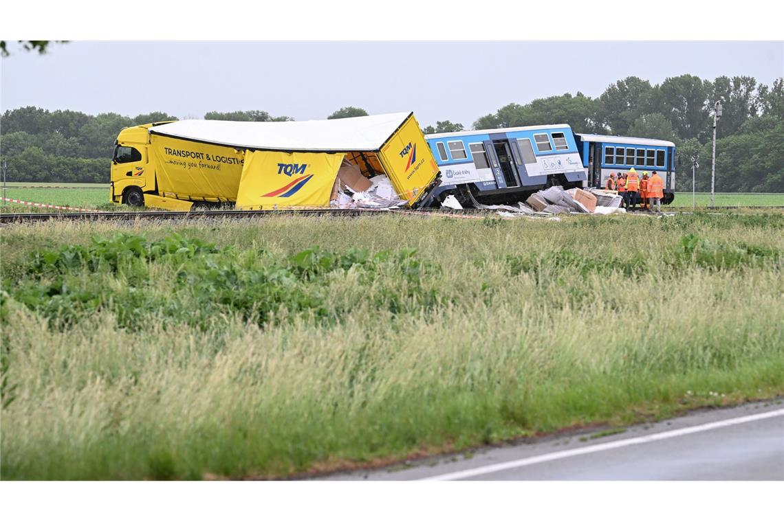 Nach dem Unfall wurden acht Menschen ins Krankenhaus gebracht.