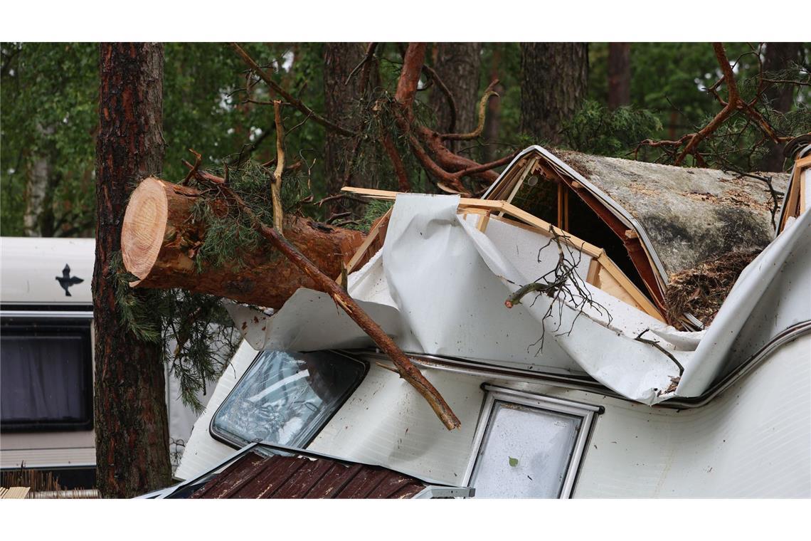 Nach dem Unwetter - Wohnwagen unbewohnbar