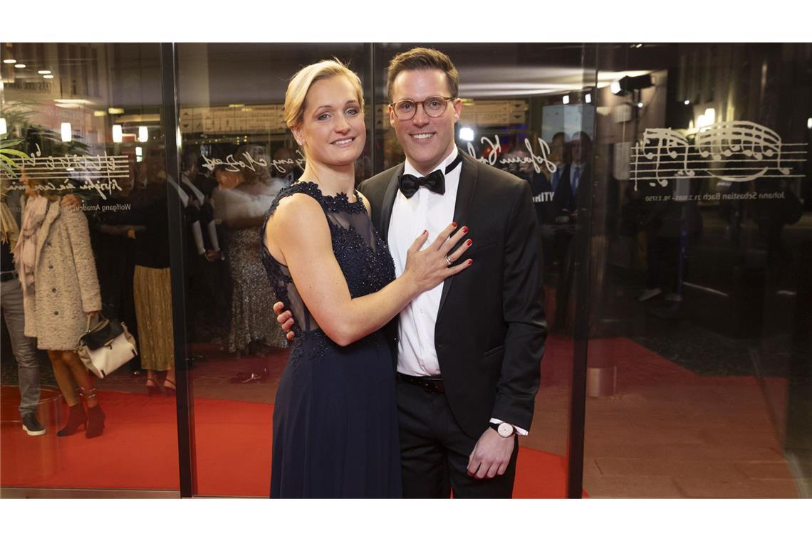 „Partner auf Augenhöhe“ – Ehefrau verteidigt Manuel Hagel