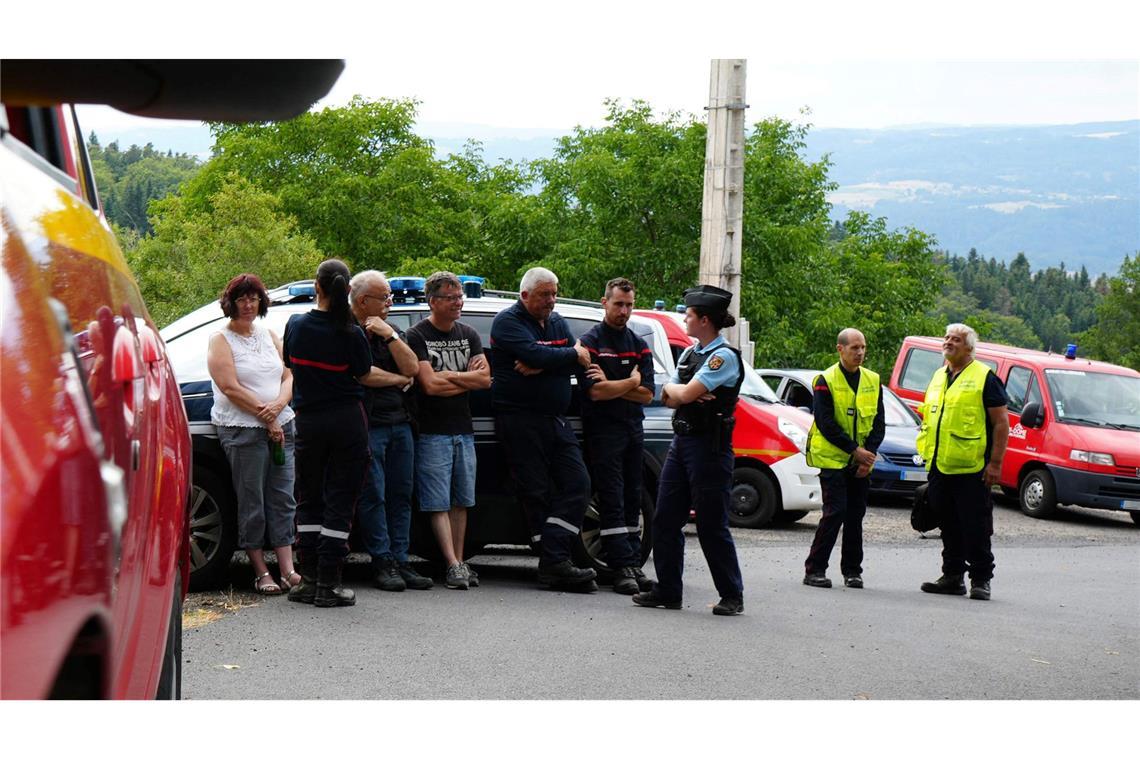 Rennwagen in Frankreich kommt von Straße ab - drei Tote Nach dem Vorfall bei der Auto-Rallye im Département Puy-de-Dôme gibt es Untersuchungen.