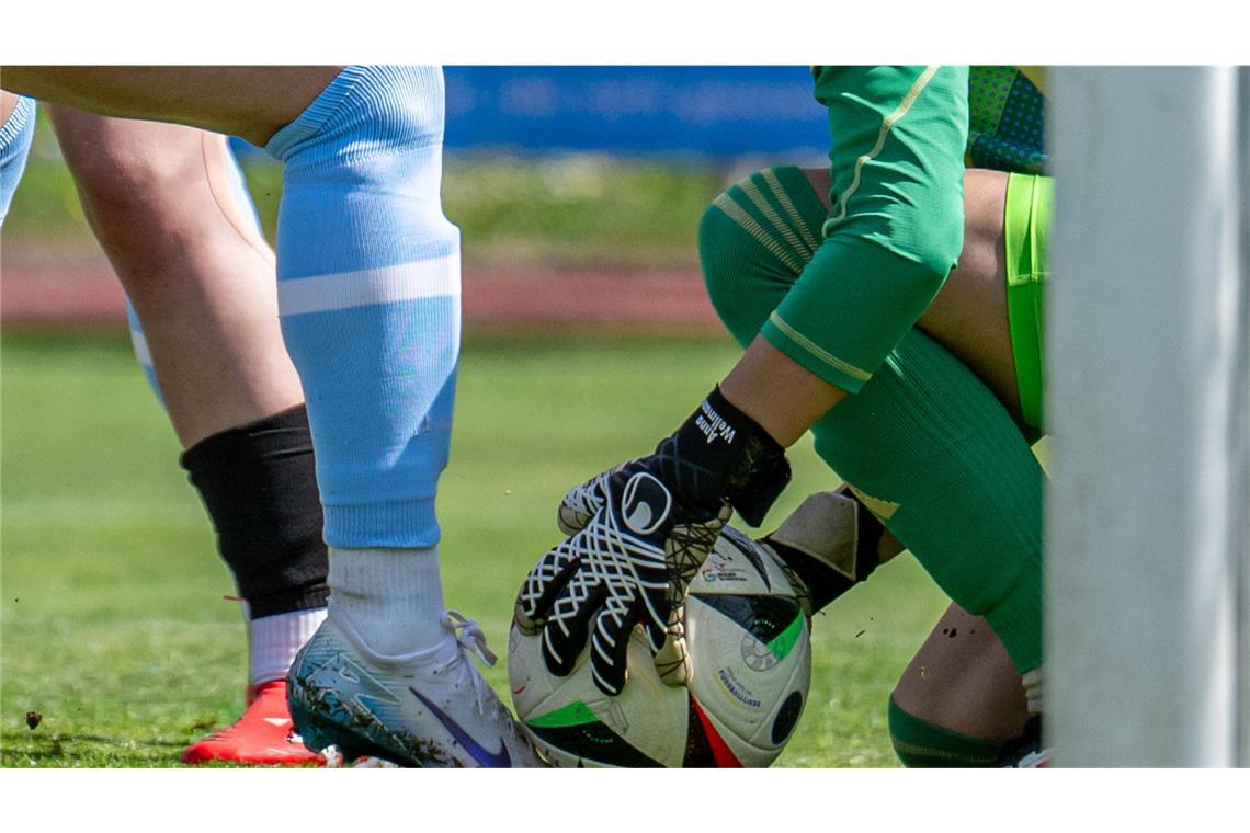 Transfrauen aus Frauenfußballteams verbannt Nach dem Zugang zu Damentoiletten wird Transfrauen in England nun auch die Teilnahme am Frauenfußball versagt (Symbolfoto).