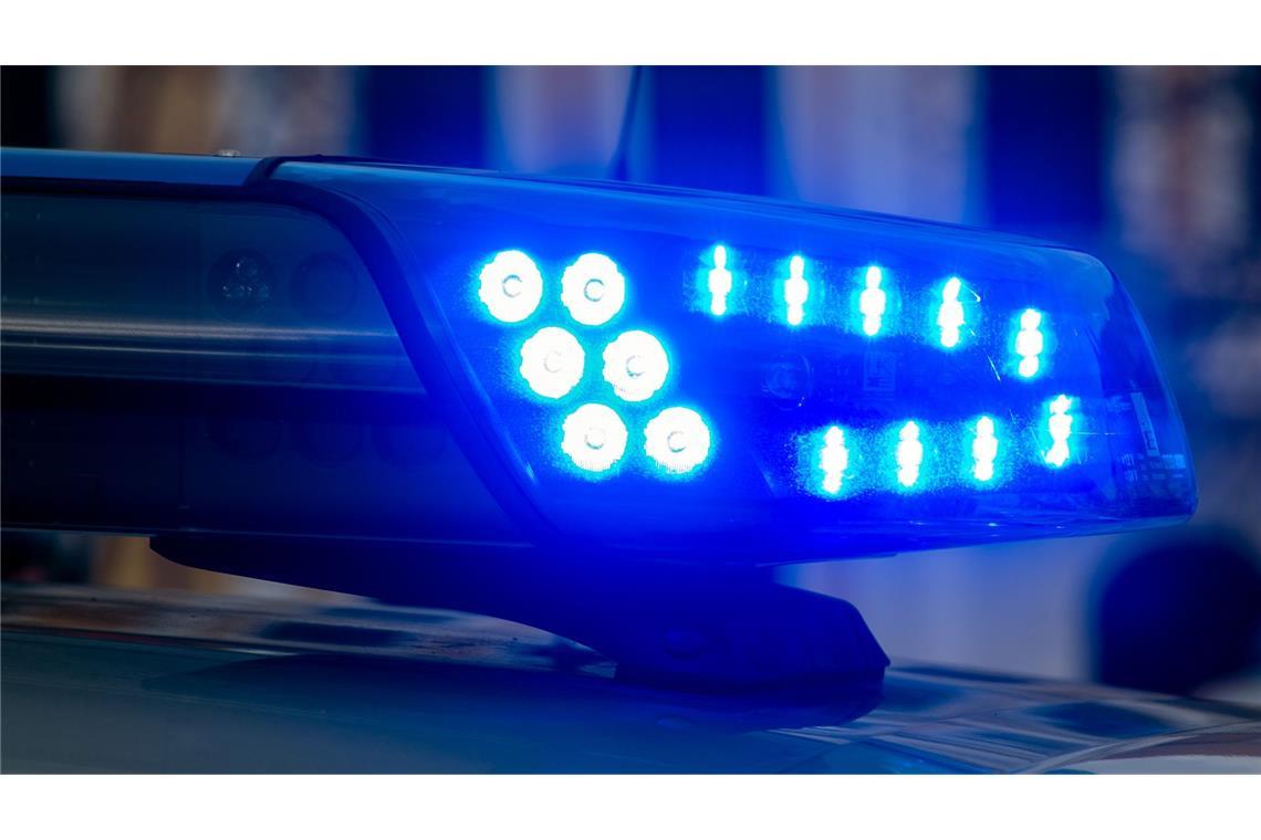 Kinder sollen Steine auf Auto geschmissen haben Nach den polizeilichen Maßnahmen wurden die Jungen an ihre Eltern übergeben. (Symbolbild)