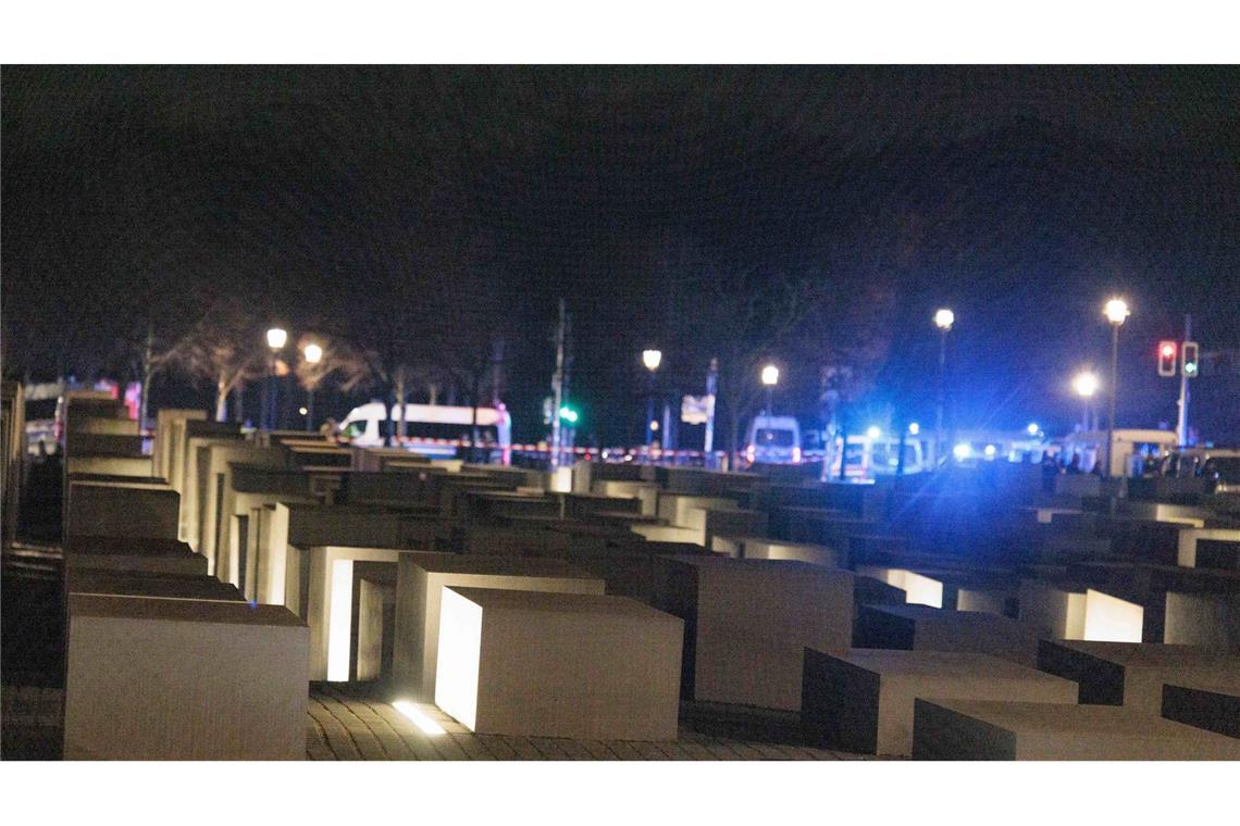 Angriff am Holocaust-Mahnmal antisemitisch motiviert Nach der Attacke am Holocaust-Mahnmal in Berlin hat die Polizei einen Verdächtigen festgenommen.