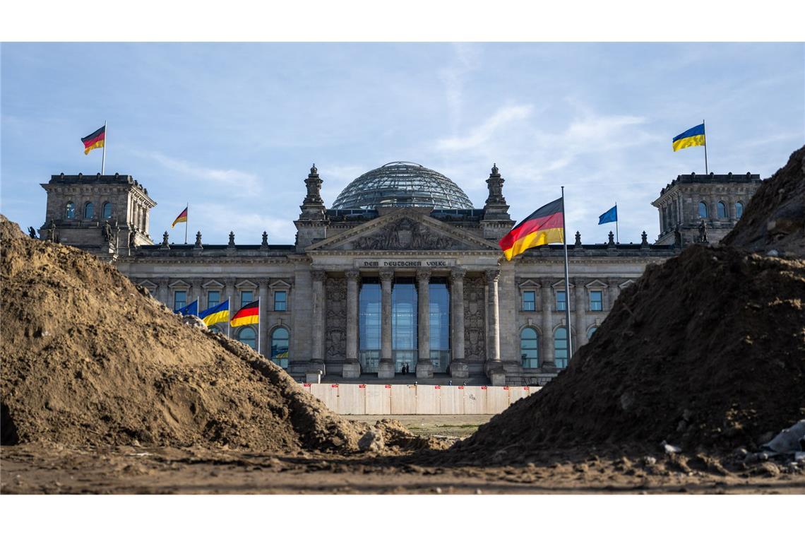Bilder des Tages Nach der Bundestagswahl - Vor dem Reichstagsgebäude ist eine Baustelle.