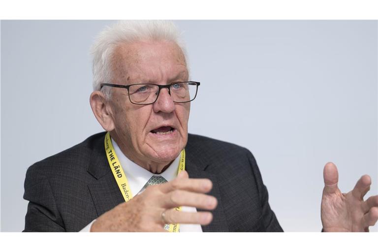 Nach der erneut verschobenen Eröffnung von Stuttgart 21 erhöht Winfried Kretschmann (Grüne) den Druck auf die Bahn (Archivfoto).