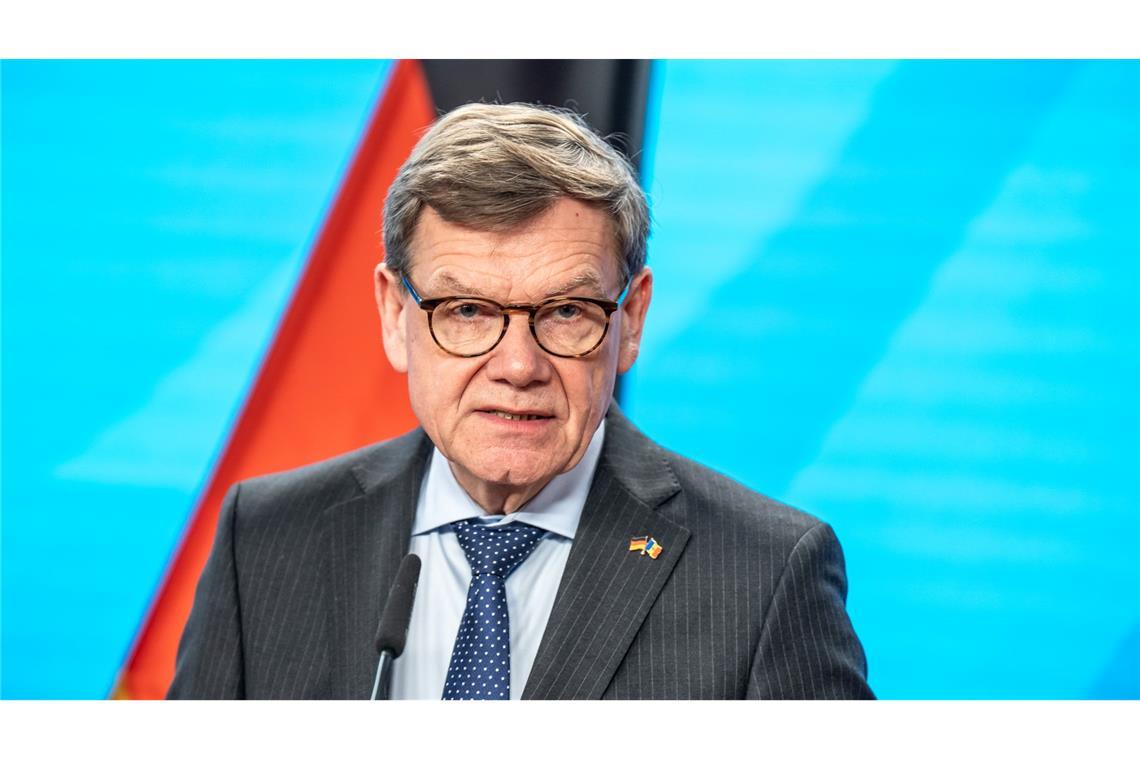Nach der ersten erfolgreichen Rückholung im Nahen Osten gestrandeter Deutscher zeigt sich Außenminister Johann Wadephul (CDU) optimistisch.