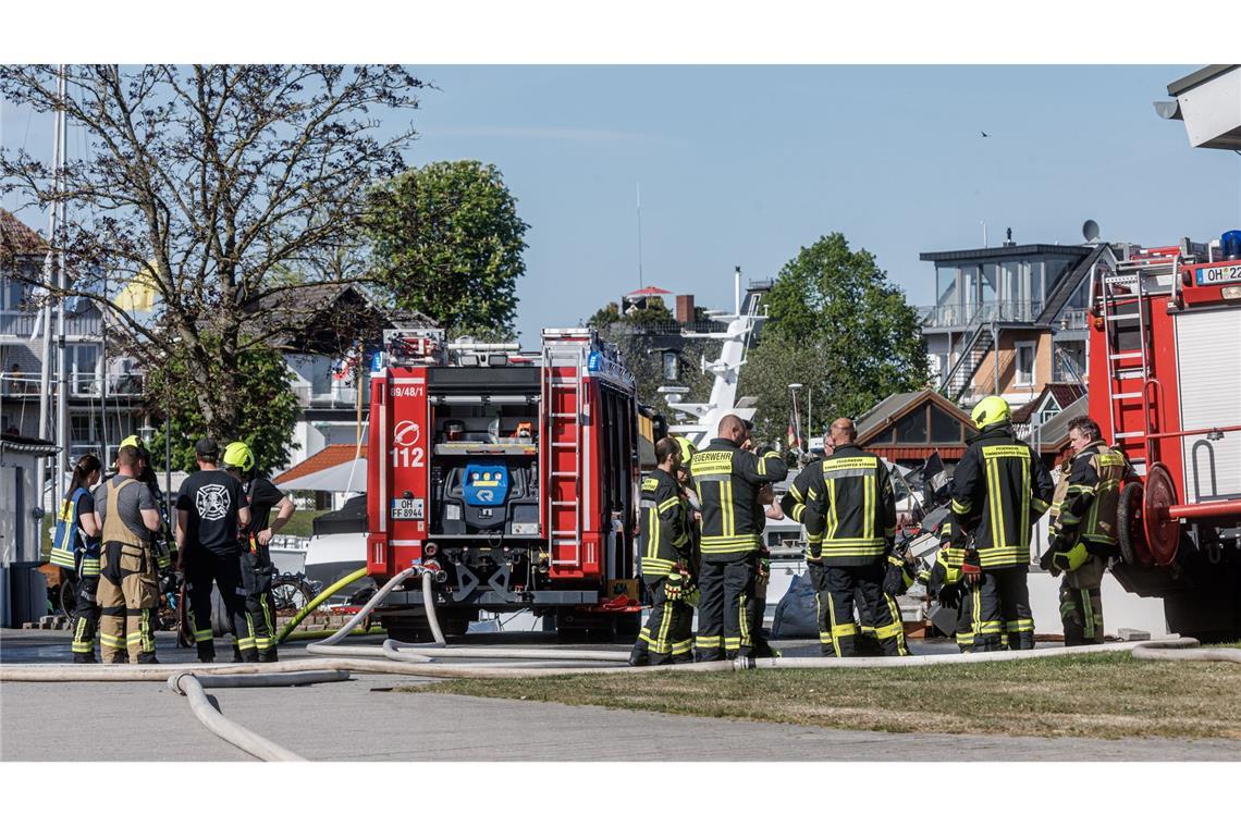 Ostsee-Ort Timmendorfer Strand: Knalltraumata nach Explosion Nach der Explosion der Gasflasche wurde der Bereich weiträumig abgesperrt.
