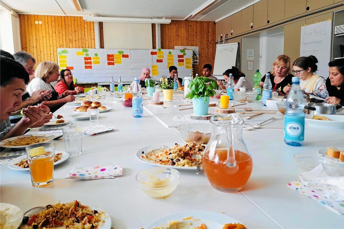 Nach der Kochaktion haben alle miteinander getafelt und sich ausgetauscht. Foto: privat