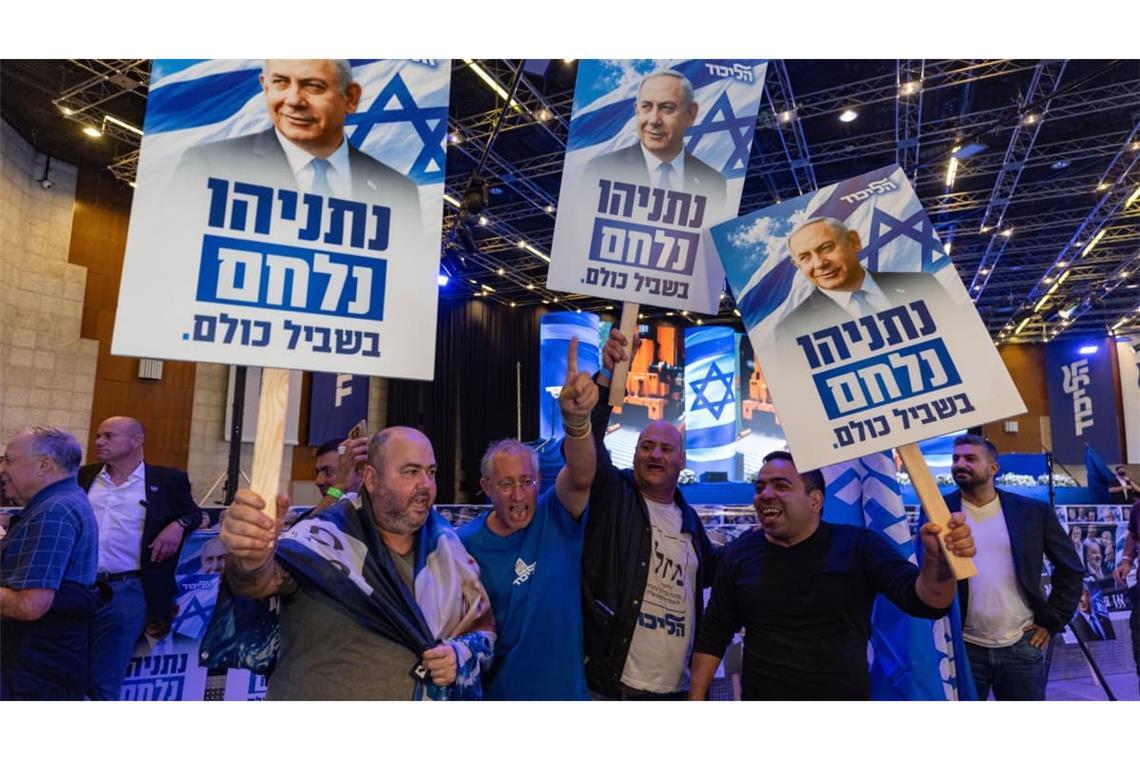Nach der Parlamentswahl in Israel: Anhänger und Mitglieder der Likud-Partei von Ministerpräsident Netanjahu versammeln sich.