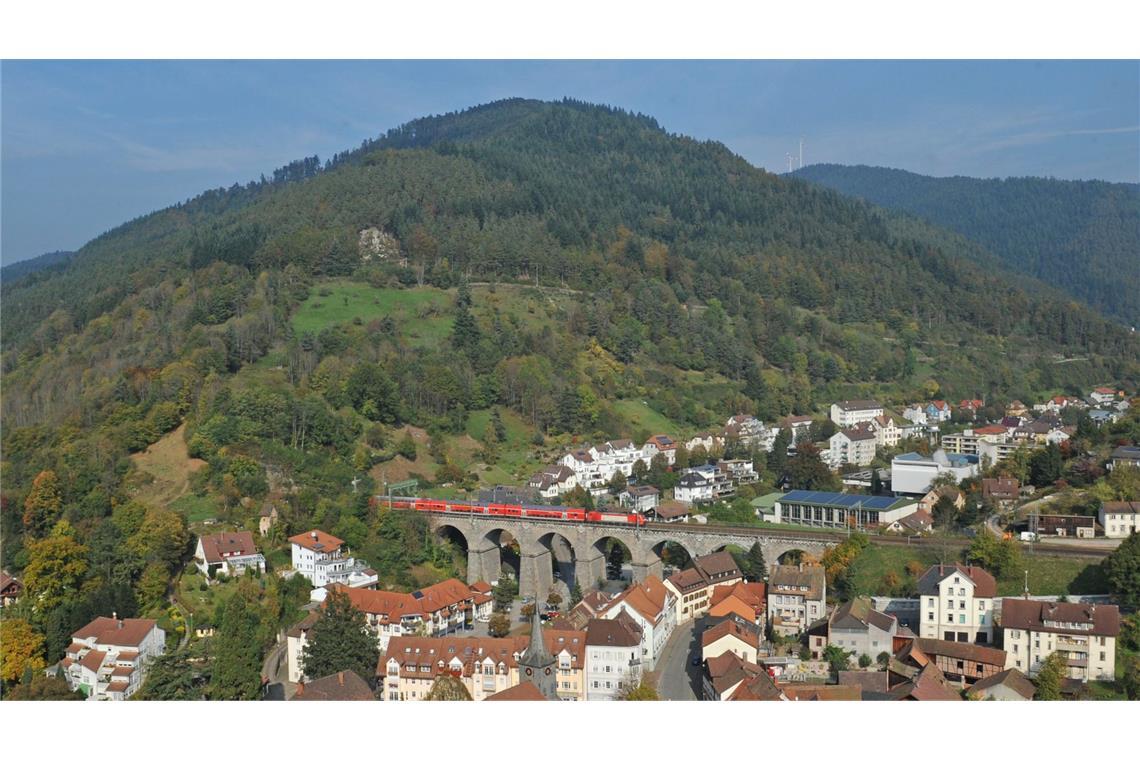 Schwarzwaldbahn nach Brand teils wieder in Betrieb Nach der Teilsperrung der Schwarzwaldbahn ist der Zugverkehr zwischen Offenburg und Haslach wieder freigegeben. (Symbolbild)