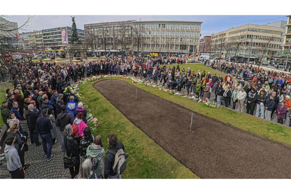 1.500 Menschen bei Gedenken nach Todesfahrt Nach der Todesfahrt herrscht Fassungslosigkeit.