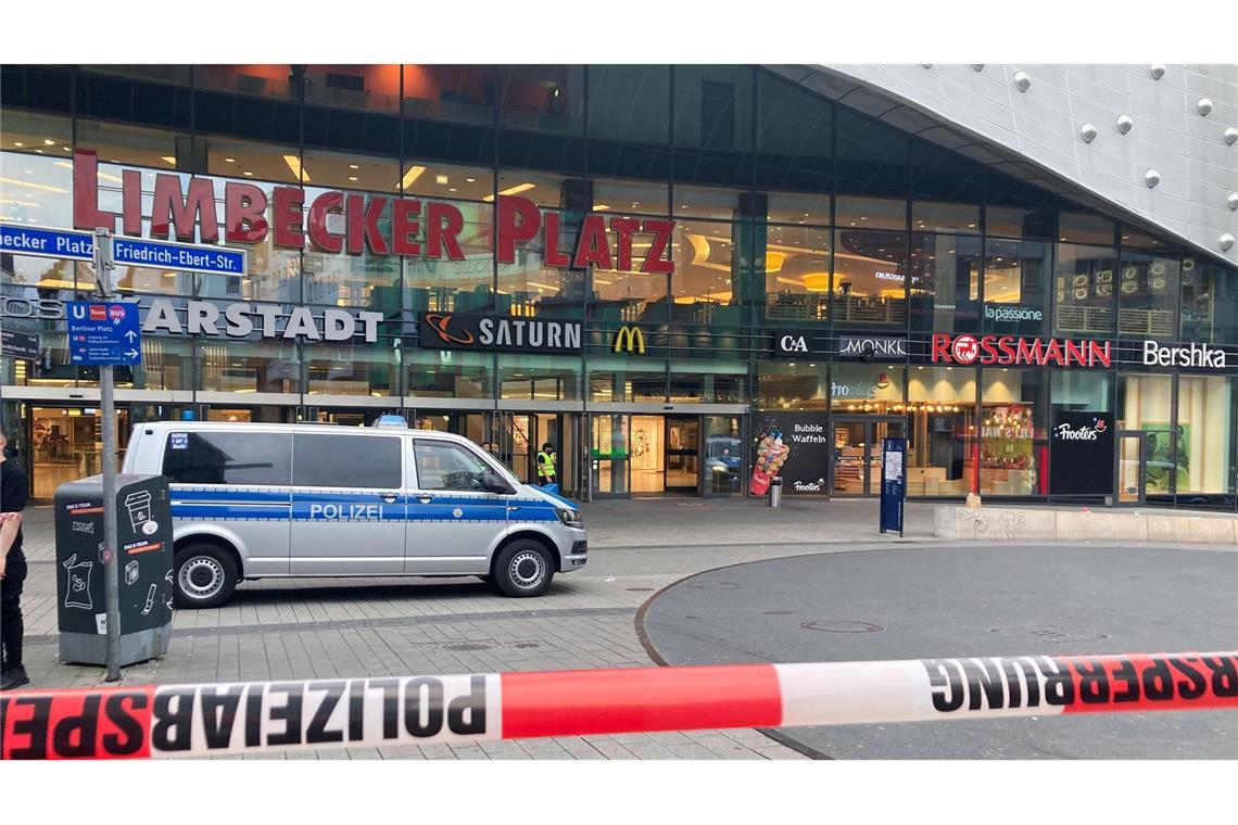 Nach dieser und weiteren Bombendrohungen durchsuchte die Polizei Wohnungen in Nordrhein-Westfalen, Niedersachsen, Hessen und Sachsen-Anhalt. (Archivbild)