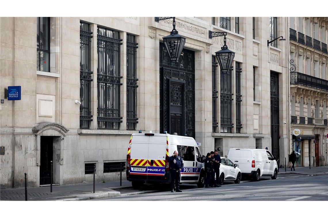 Nach einem Anschlagsversuch auf eine US-Bank in Paris ermittelt die Anti-Terrorstaatsanwaltschaft.