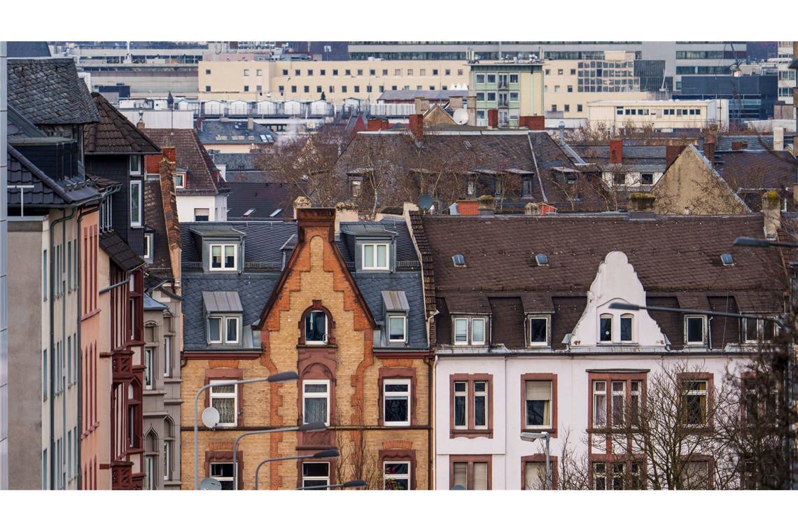 Verband sieht Belebung am Immobilienmarkt Nach einem Einbruch im Vorjahr sind die Immobilien-Investitionen im vergangenen Jahr nach Hochrechnungen des Branchenverbands IVD wieder gestiegen. (Symbolbild)