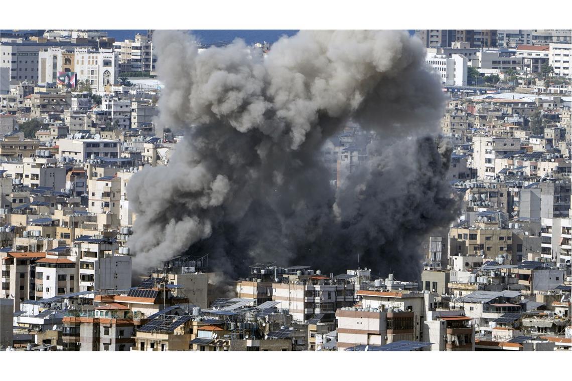 Berichte über greifbar nahe Waffenruhe im Libanon Nach einem israelischen Luftangriff auf Dahieh, einem südlichen Vorort von Beirut, Libanon, steigt Rauch auf.