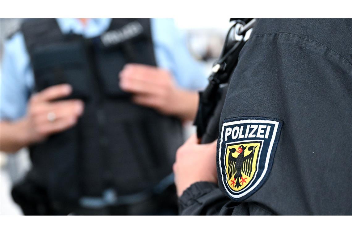 Nach einer Explosion muss der Bahnhof Zuzenhausen eine ganze Nacht lang gesperrt werden. (Symbolbild)