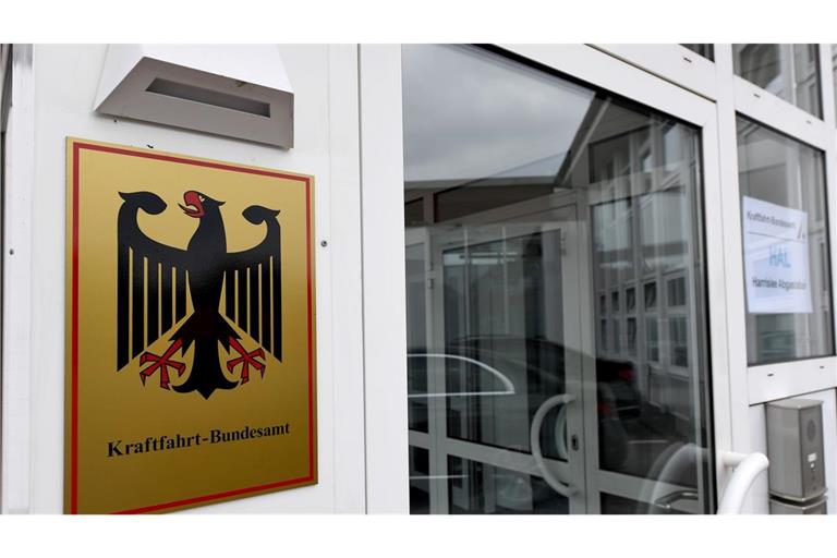 Nach einer Genehmigung durch das KBA darf die Paderborner Firma Holon ihr Elektro-Shuttle deutschlandweit im autonomen Fahrmodus mit Sicherheitsfahrer erproben.