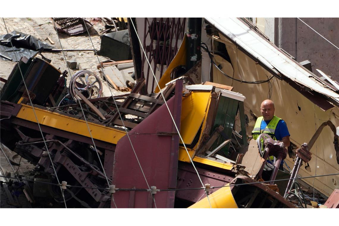 Nach ersten Erkenntnissen des Amtes für die Verhütung und Untersuchung von Flug- und Eisenbahnunfällen (GPIAAF) hat sich das Haltekabel vom Wagen der Standseilbahn gelöst und so das Unglück verursacht. (Archivfoto)