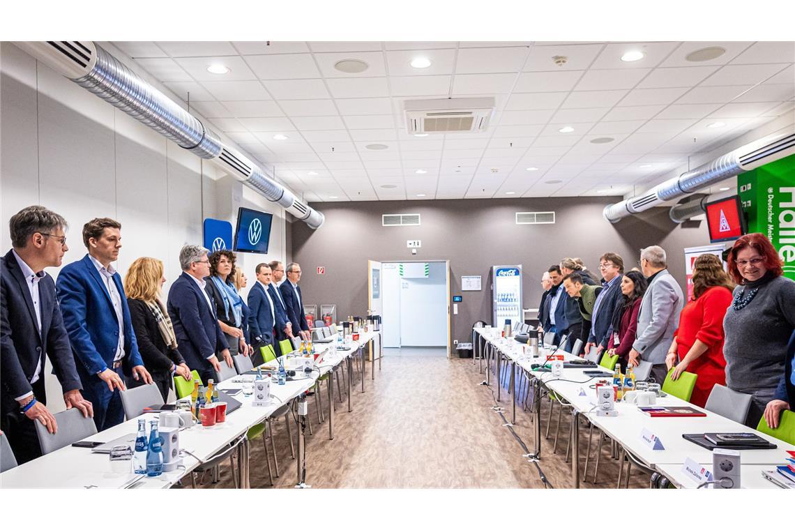 VW und IG Metall ringen weiter um Tarifeinigung Nach fast zwei Tagen Verhandlungsmarathon gibt es weiterhin keine Lösung. (Archivbild)