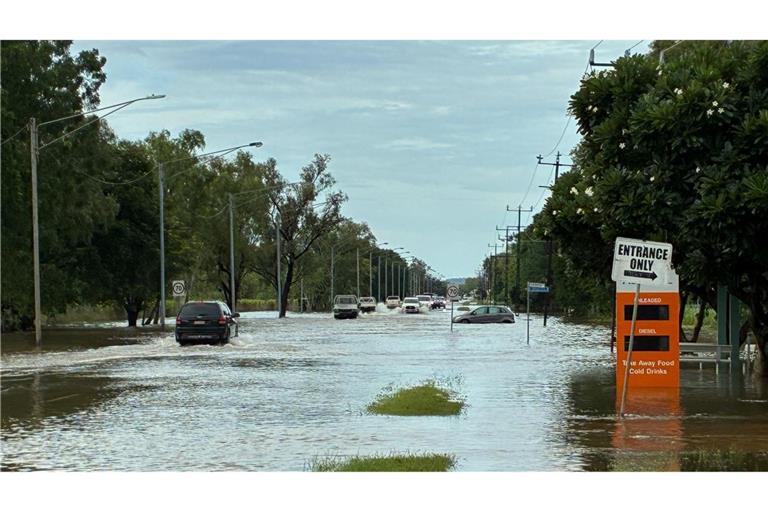 Nach heftigem Regen ist der Katherine River über die Ufer getreten.