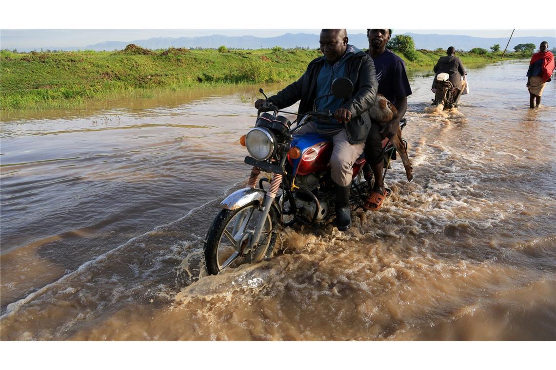 Nach heftigen Regenfällen sind viele kenianische Straßen überschwemmt.