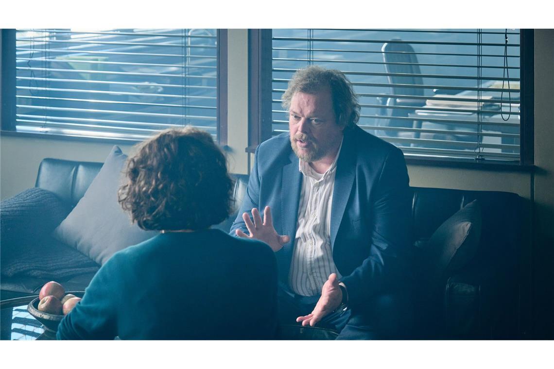 Nach längerer Krankheit kehrt der Leitende Polizeidirektor Breising (Bernd Hölscher) zurück und will die alten Missstimmungen zwischen ihm und Lena Odenthal (Ulrike Folkerts) abhaken. Aber er gibt sich schon wieder uneinsichtig bei ihrer Einschätzung des Falles.