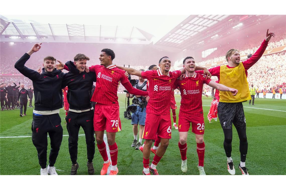 Selfie-Jubel und Tränen in Anfield: Liverpool ist Meister Nach Liverpools 5:1 gegen Tottenham feierten die Spieler die Meisterschaft ausgelassen mit den Fans.