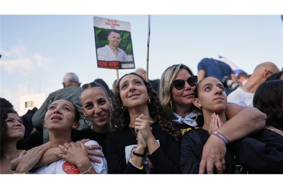 Nach mehr als zwei Jahren Gefangenschaft hat die Freilassung der ersten von der islamistischen Hamas im Gazastreifen festgehaltenen Geiseln begonnen. In Israel bricht Jubel aus. (Archivbild)