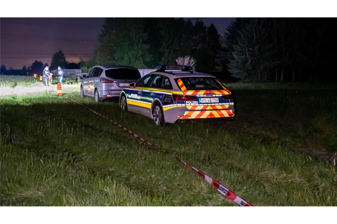 Ist gefundener Leichnam der gesuchte Dreifachmörder? Nach monatelangem Rätseln könnte die Frage geklärt sein, wo der Verdächtige im Mordfall Weitefeld ist.