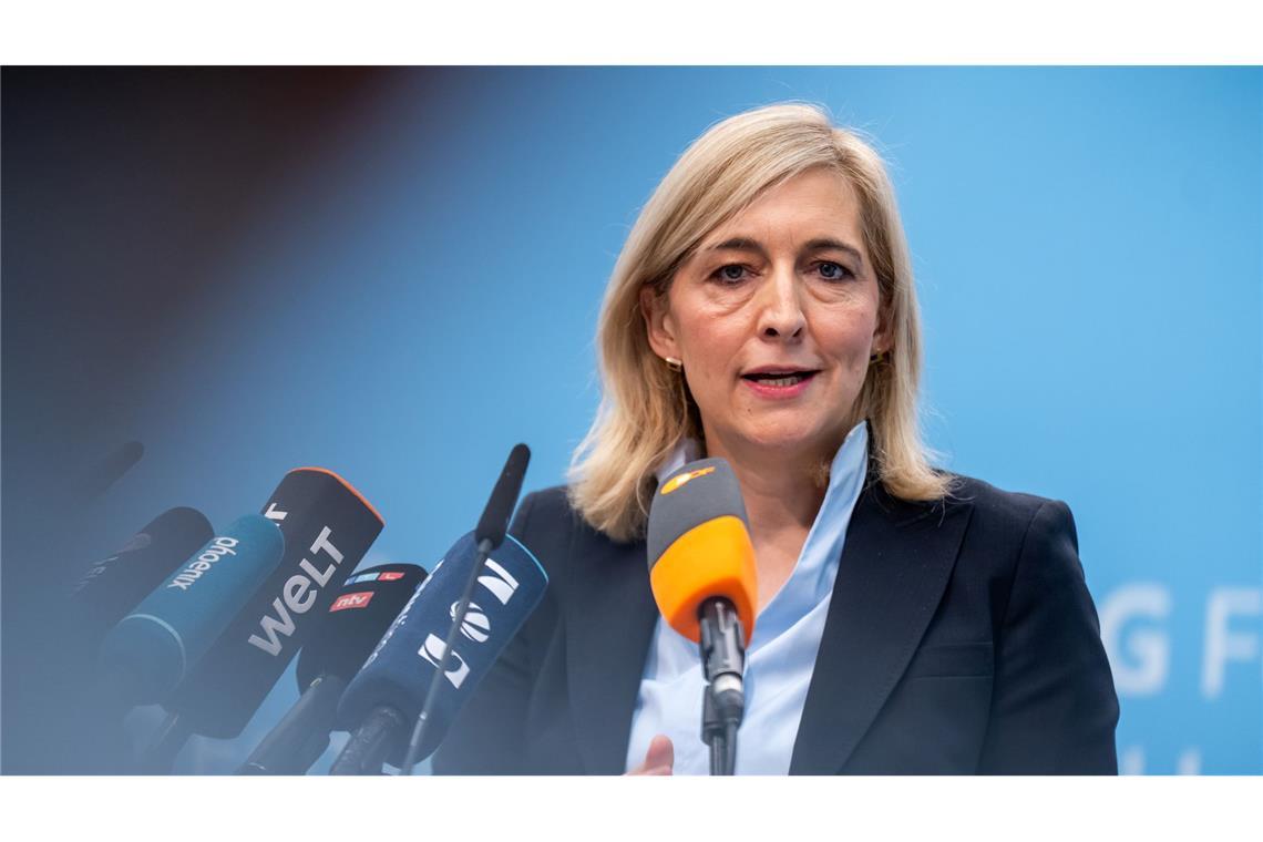 Nach Plänen von Ministerin Warken sollen die Beiträge stabil bleiben können.