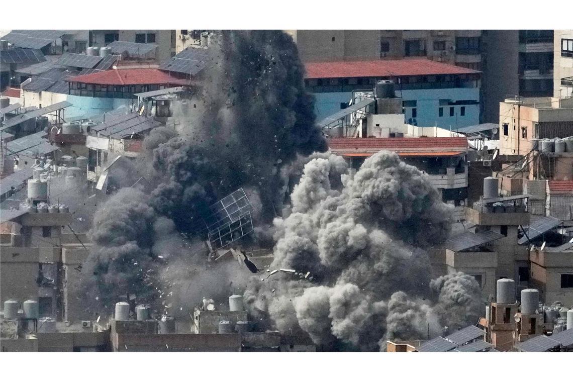 Nach Raketenbeschuss der Hisbollah greift Israel auch wieder Ziele im Libanon an.