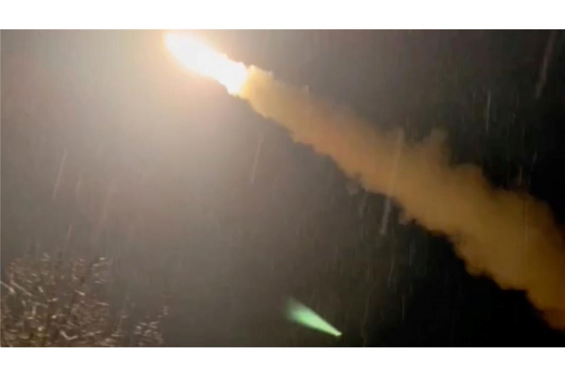 Moskau droht nach angeblichem Angriff Kiews mit US-Rakete Nach russischen Angaben wurde ein Flughafen im Süden des Landes mit ATACMS-Raketen beschossen, nun hat Moskau mit Vergeltung gedroht. (Archivbild)