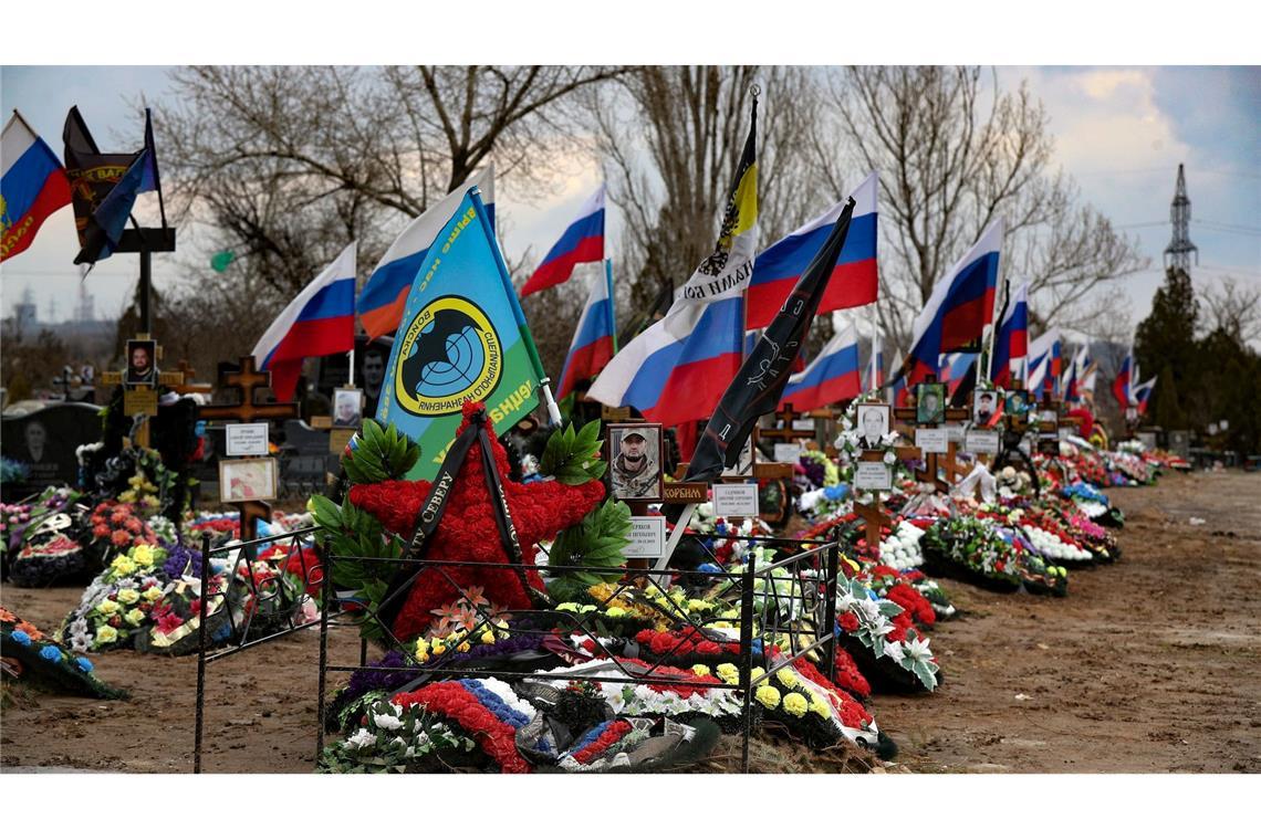 Nach Schätzung von US-Forschern sind bislang 325.000 russische Soldaten im Angriffskrieg gegen die Ukraine getötet worden. (Archivbild)