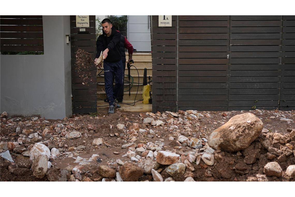 Nach schweren Unwettern haben etwa die Menschen mit den Folgen von Hochwasser zu kämpfen.