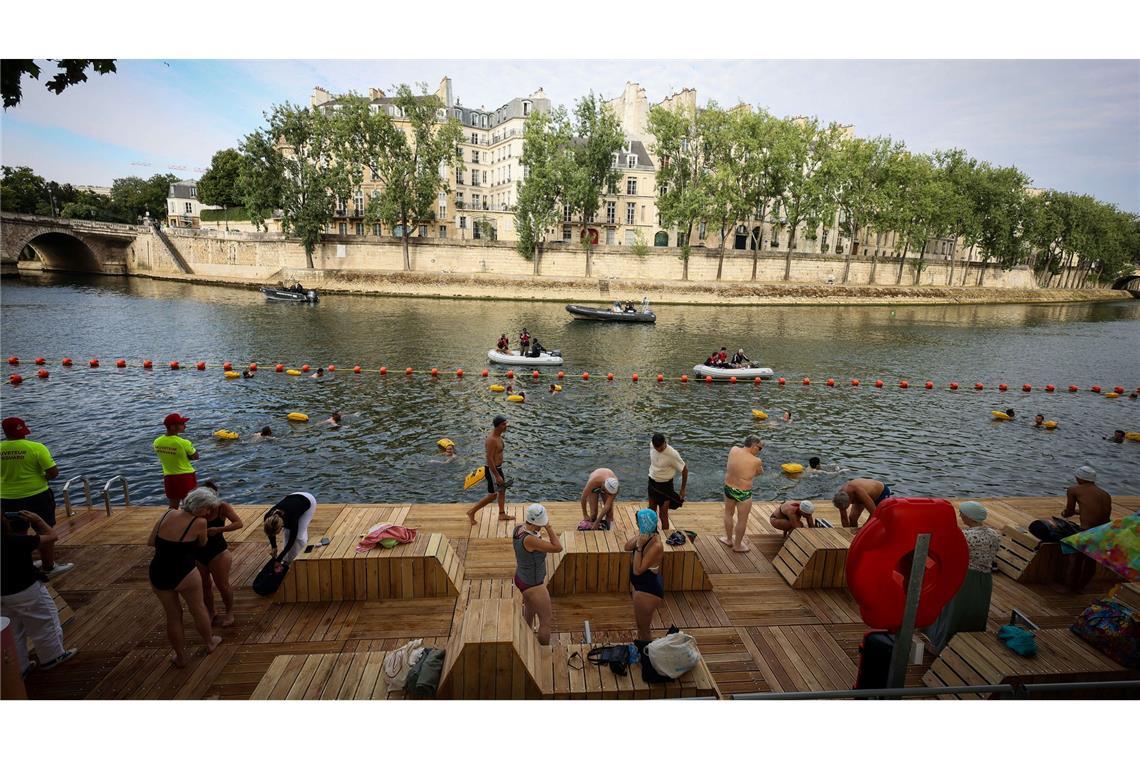 Nach über 100 Jahren dürfen die Menschen in Paris wieder in der Seine schwimmen.