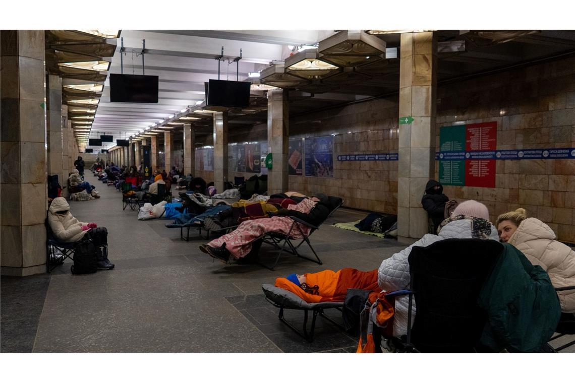 Nach ukrainischen Behördenangaben trafen die Attacken vor allem die zivile und Energieinfrastruktur.