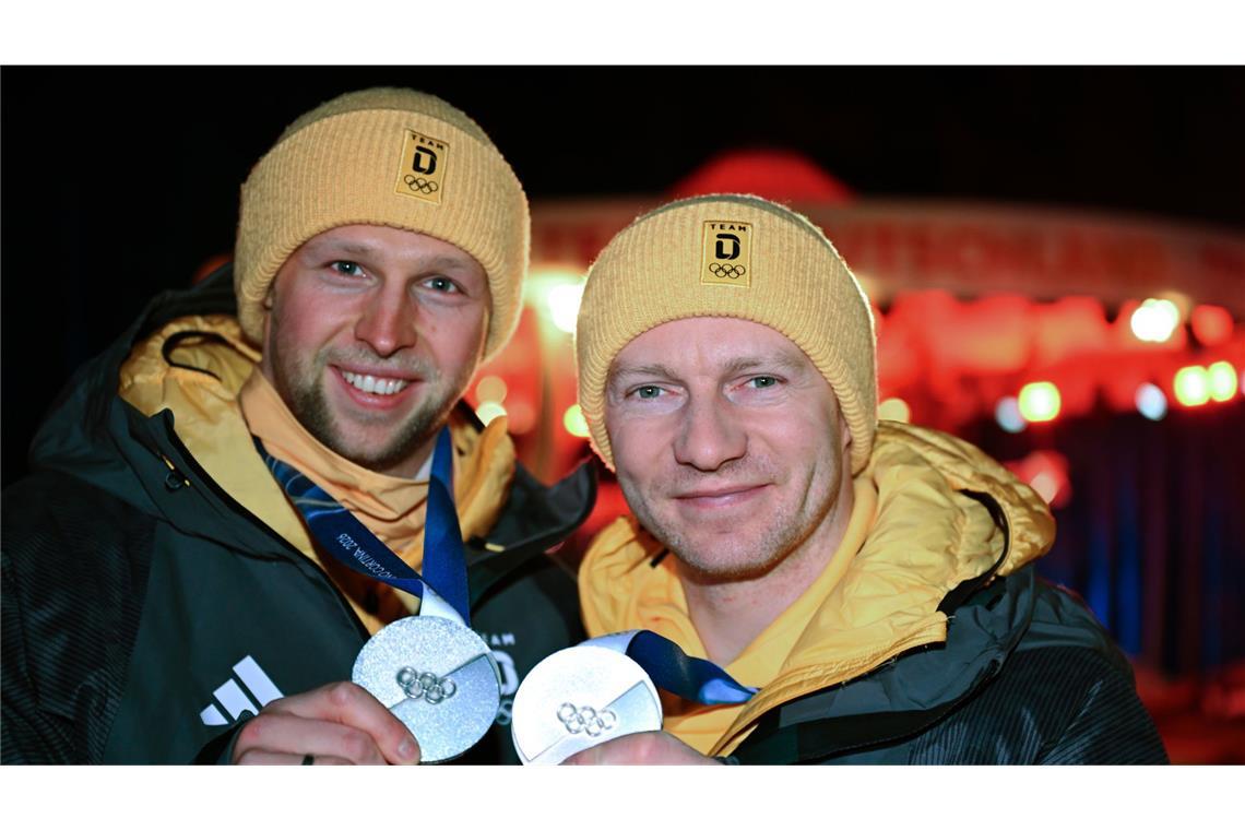 Nach viermal Gold nun erstmals Olympia-Silber: Bobpilot Francesco Friedrich (re.) mit Anschieber Alexander Schüller.